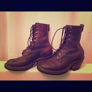 OMG!! 😱súper cute vintage brown boots!!